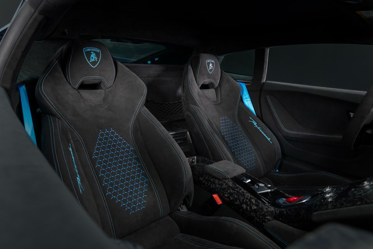 Both front seats with laser-engraved patterns